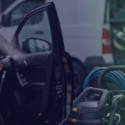 Wat houdt complete auto reiniging op locatie in? Lees wat er wordt gedaan, wanneer het loont en waarom gemak, resultaat en tijdswinst tellen.